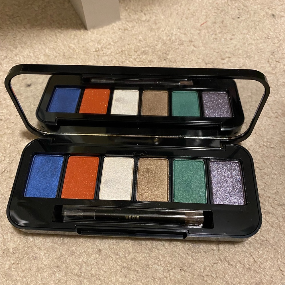 Eyeshadow palette